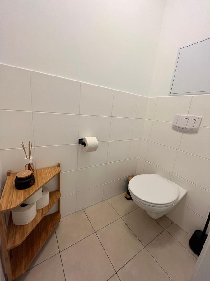 וינה Penthouse Near Central Station With Free Parking מראה חיצוני תמונה